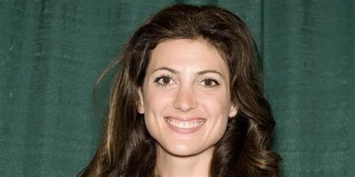 Julia Benson Net Worth